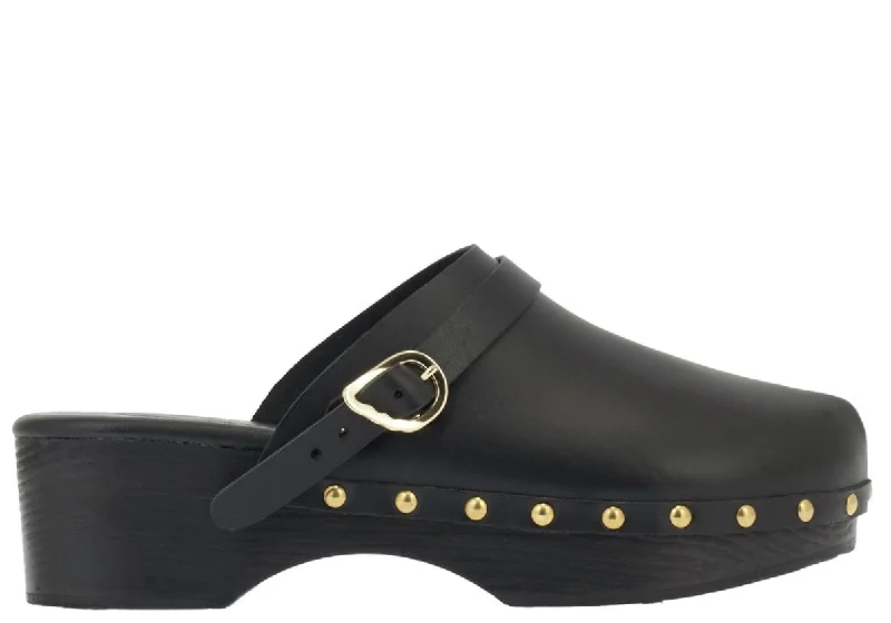 Classic Closed Leather Clog